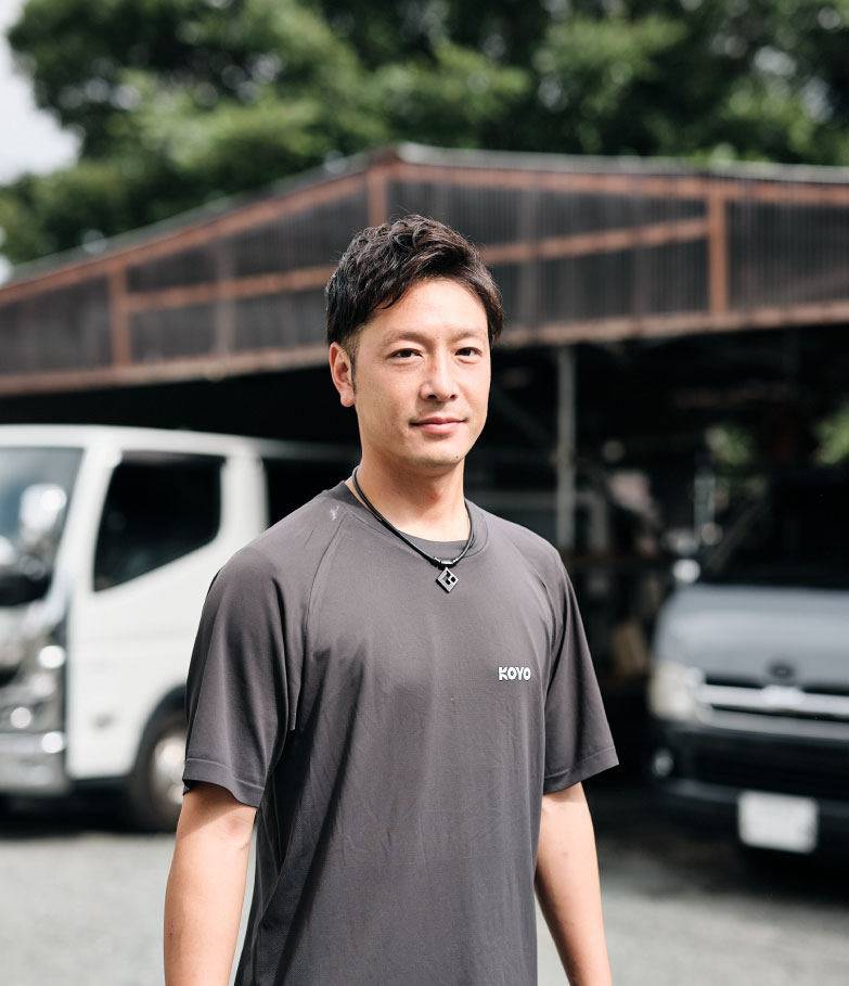 compamyStaff2-5